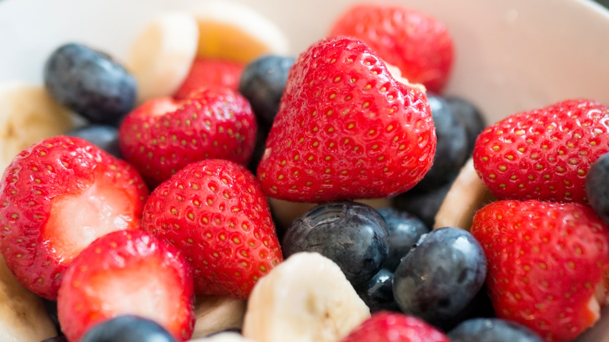 Reflective journaling prompts for mindful eating practice